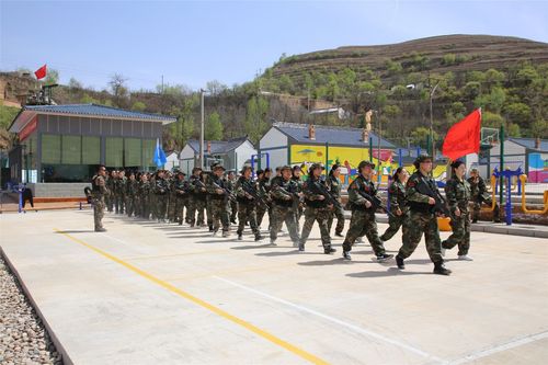 区人民医院开展"挑战突破自我塑造精英团队"主题军事化户外拓展训练